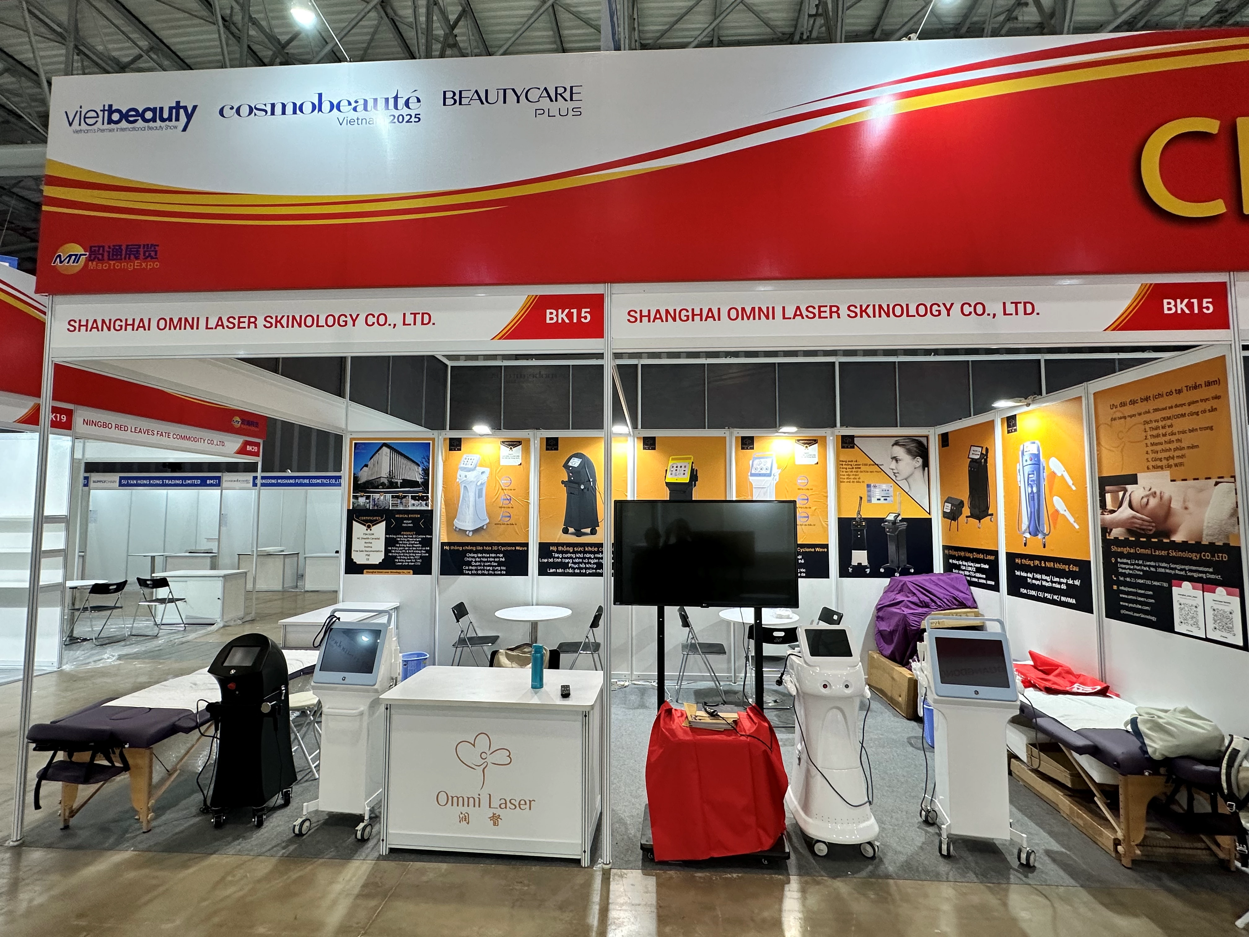 Shanghai Omni Laser Achieves Outstanding Success at CosmoBeaute Vietnam 2025 – All Onsite Units Sold Out！