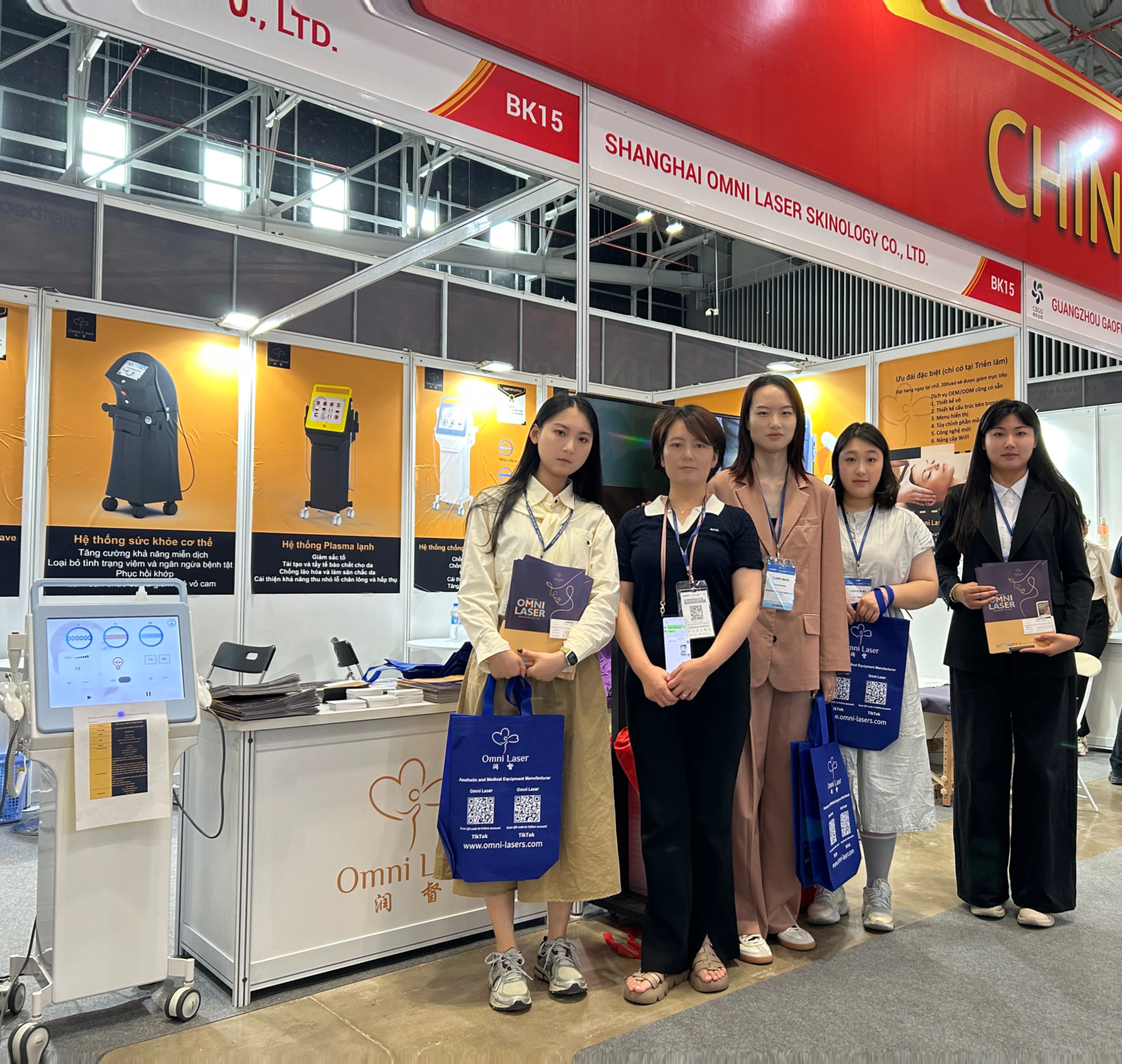 Shanghai Omni Laser Achieves Outstanding Success at CosmoBeaute Vietnam 2025 – All Onsite Units Sold Out！