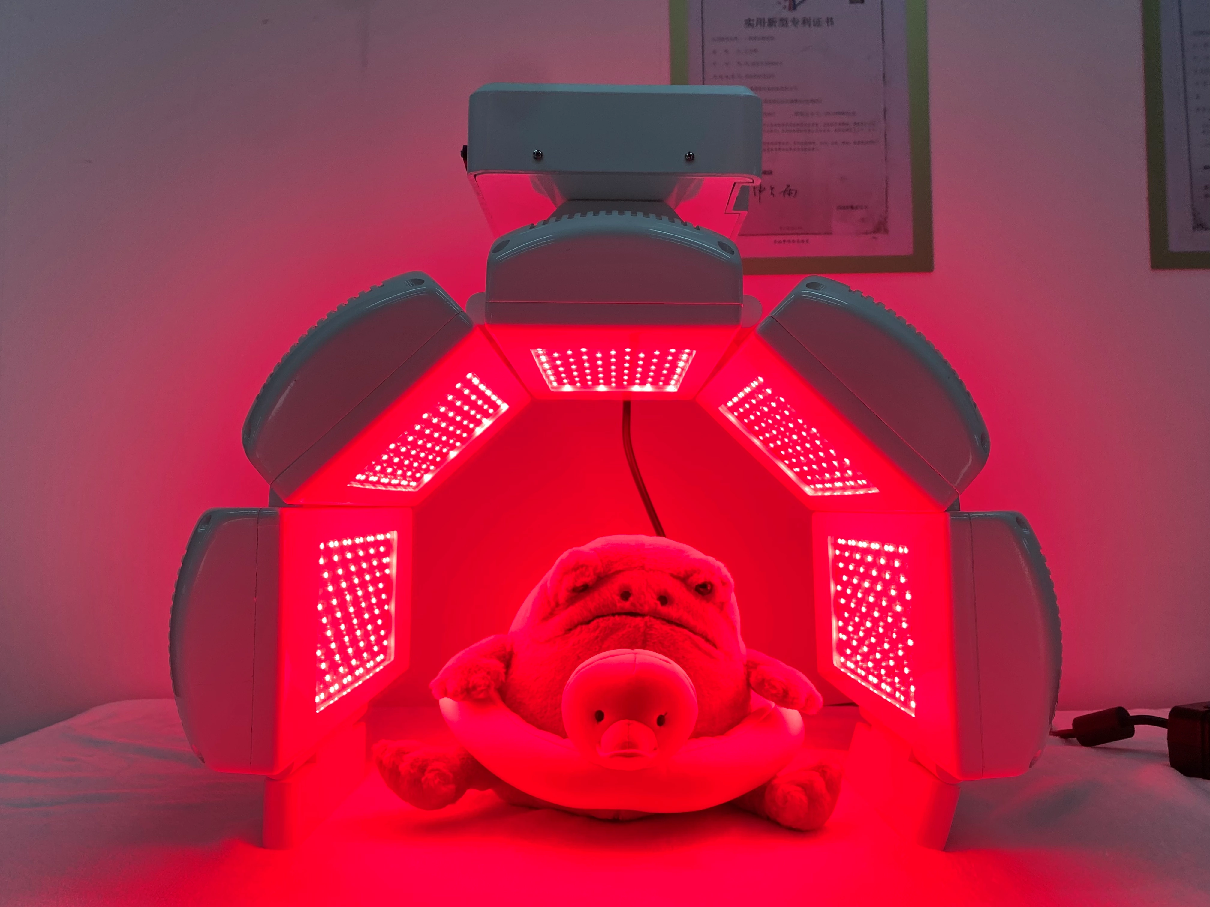 Professional five-panel red LED light therapy device for aesthetic skin rejuvenation